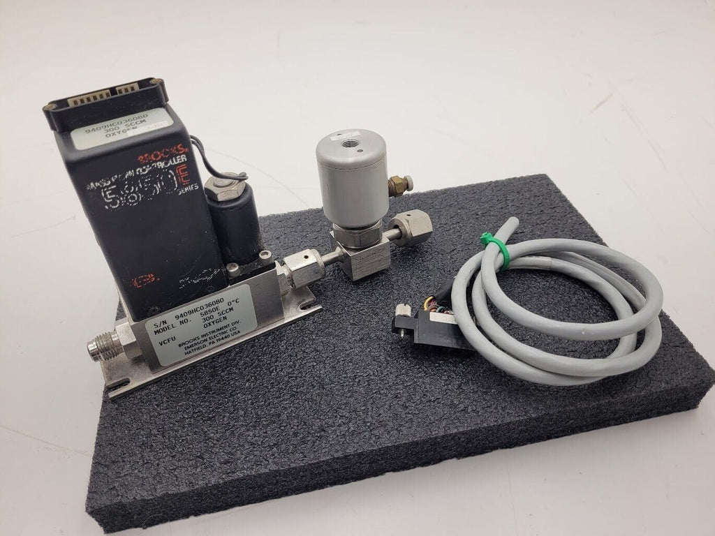 Brooks Instrument 5850E Mass Flow Controller MFC 5850E O2 Oxygen Gas 300 SCCM