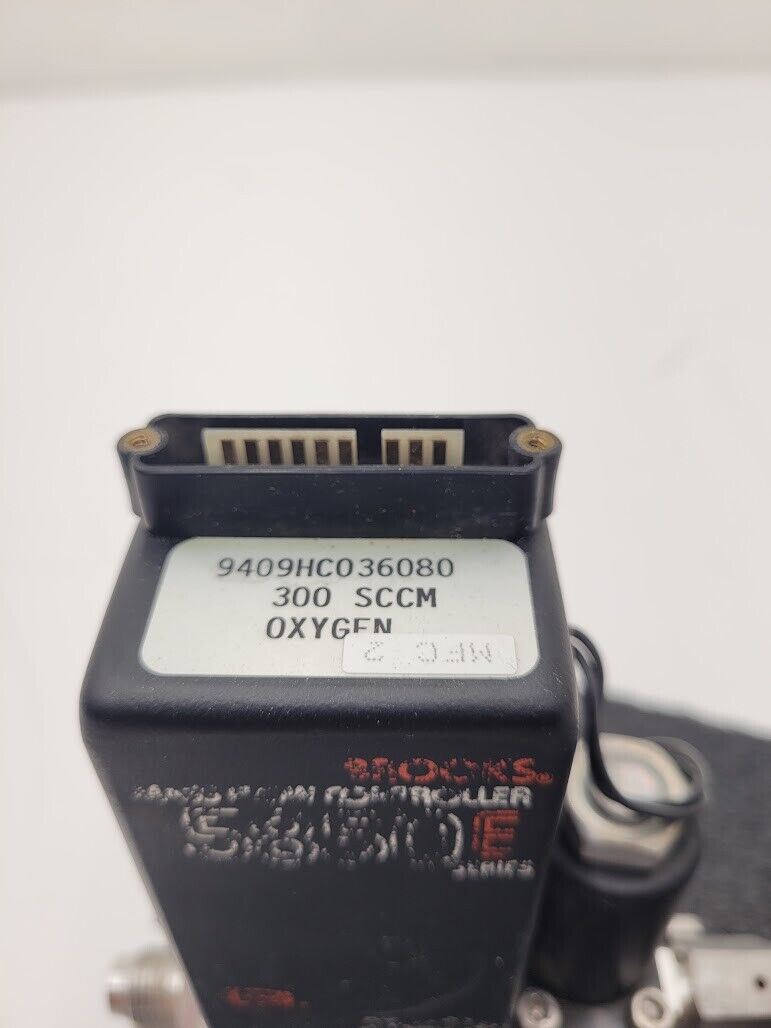 Brooks Instrument 5850E Mass Flow Controller MFC 5850E O2 Oxygen Gas 300 SCCM
