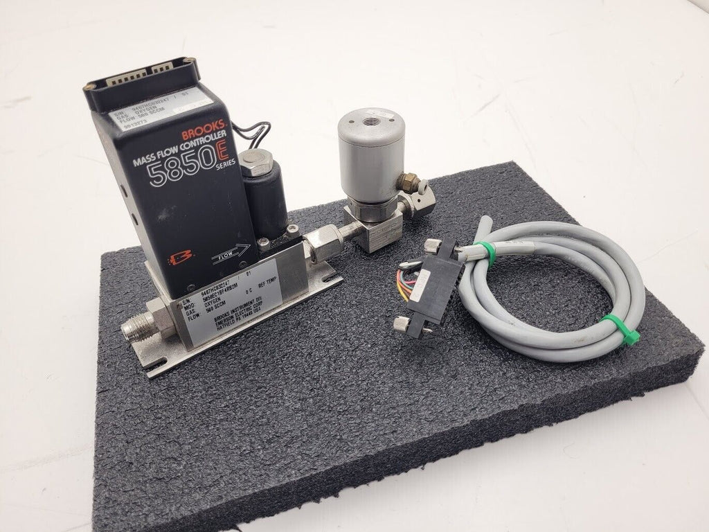 Brooks Instrument 5850E Mass Flow Controller MFC 5850E O2 Oxygen Gas 500 SCCM