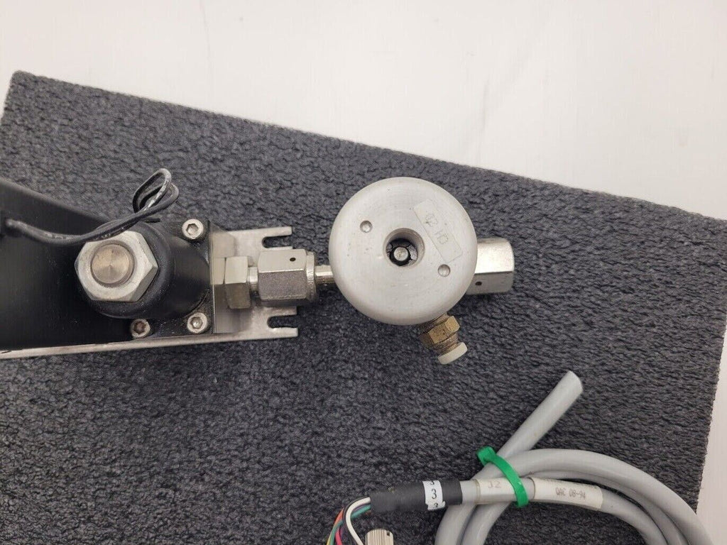 Brooks Instrument 5850E Mass Flow Controller MFC 5850E O2 Oxygen Gas 500 SCCM