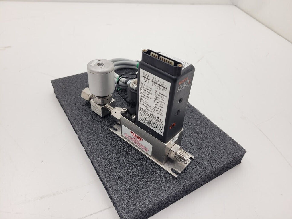 Brooks Instrument 5850E Mass Flow Controller MFC 5850E O2 Oxygen Gas 500 SCCM