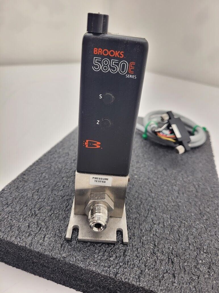 Brooks Instrument 5850E Mass Flow Controller MFC 5850E O2 Oxygen Gas 500 SCCM