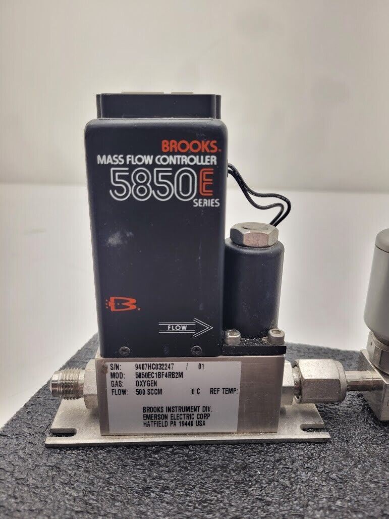 Brooks Instrument 5850E Mass Flow Controller MFC 5850E O2 Oxygen Gas 500 SCCM