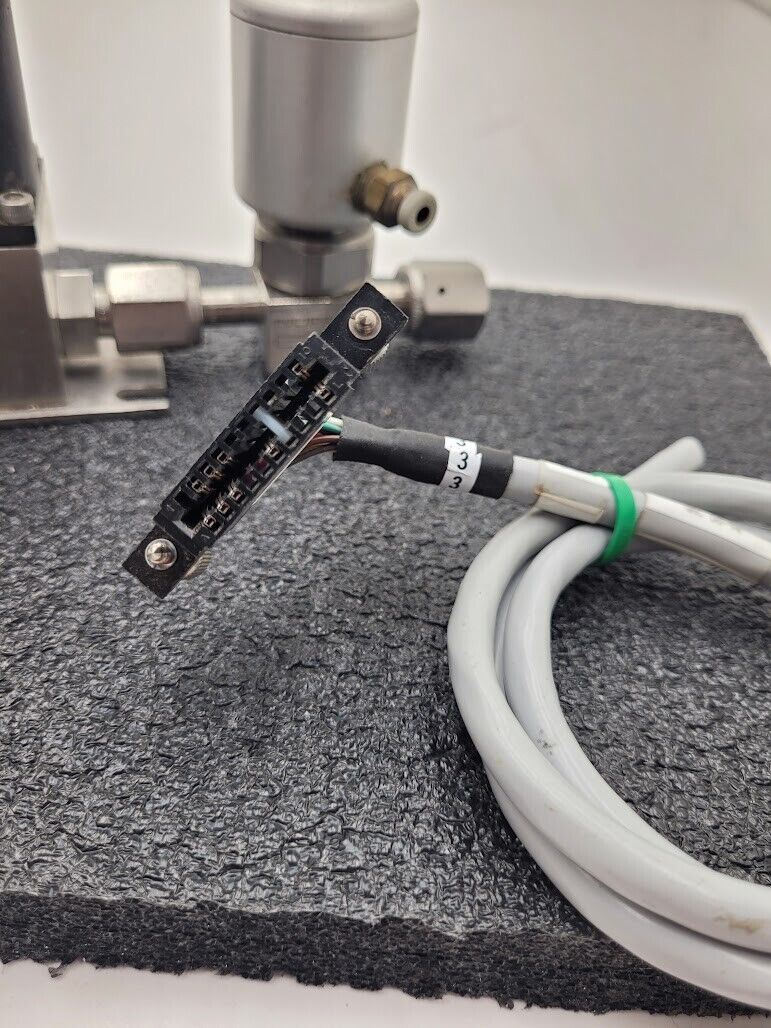 Brooks Instrument 5850E Mass Flow Controller MFC 5850E O2 Oxygen Gas 500 SCCM