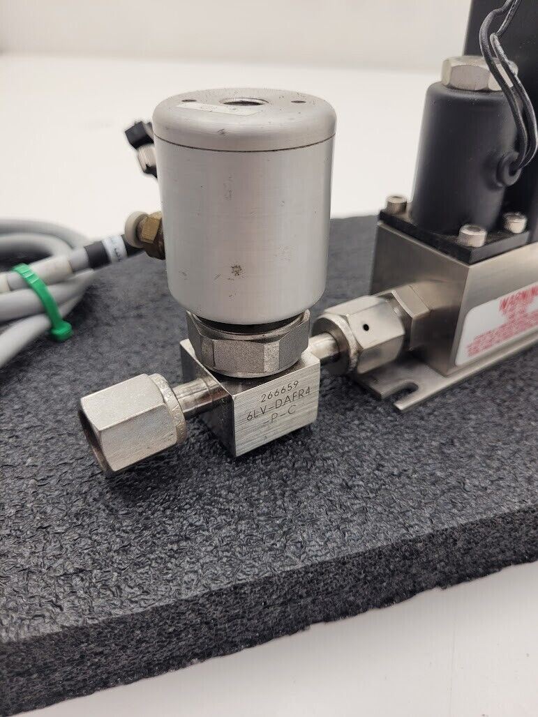 Brooks Instrument 5850E Mass Flow Controller MFC 5850E O2 Oxygen Gas 500 SCCM