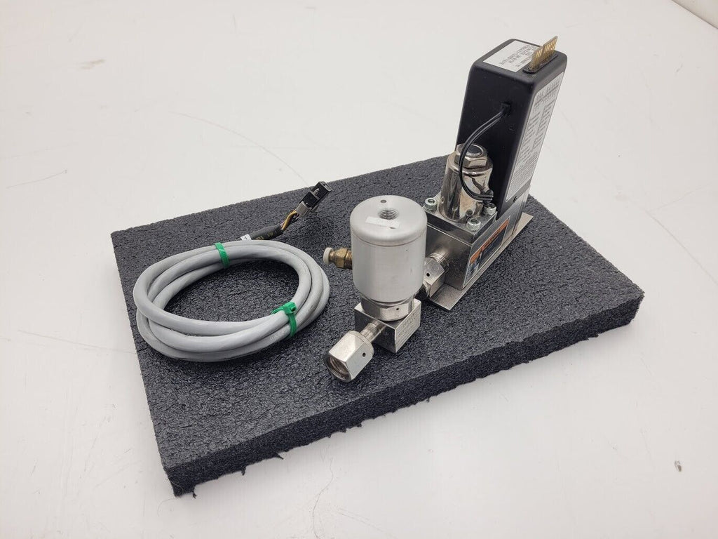 Brooks Instrument 5850EM Mass Flow Controller MFC 5850E TMB Gas 200 SCCM