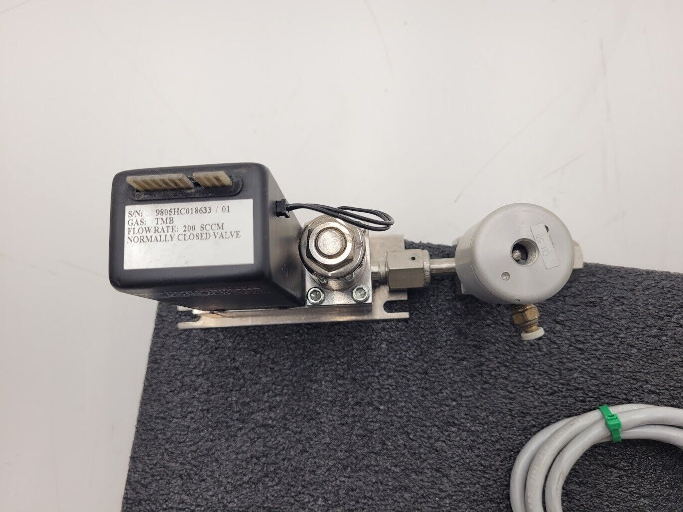 Brooks Instrument 5850EM Mass Flow Controller MFC 5850E TMB Gas 200 SCCM