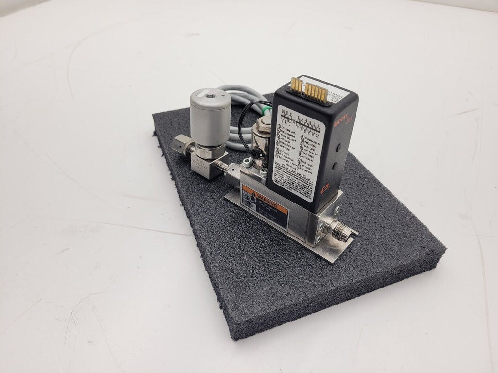 Brooks Instrument 5850EM Mass Flow Controller MFC 5850E TMB Gas 200 SCCM