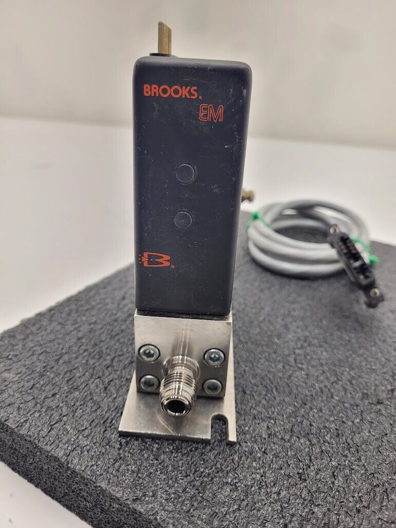 Brooks Instrument 5850EM Mass Flow Controller MFC 5850E TMB Gas 200 SCCM