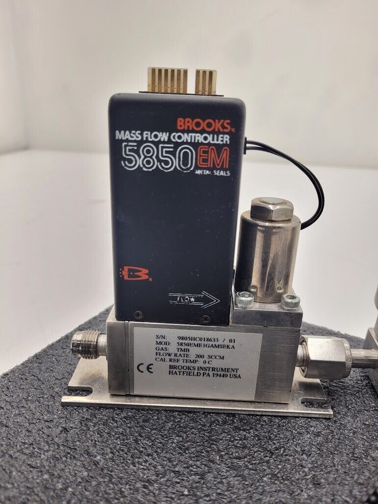 Brooks Instrument 5850EM Mass Flow Controller MFC 5850E TMB Gas 200 SCCM