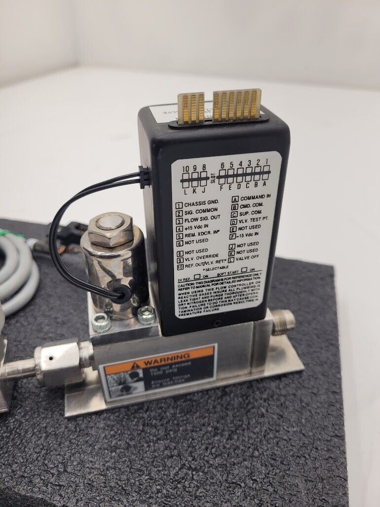 Brooks Instrument 5850EM Mass Flow Controller MFC 5850E TMB Gas 200 SCCM