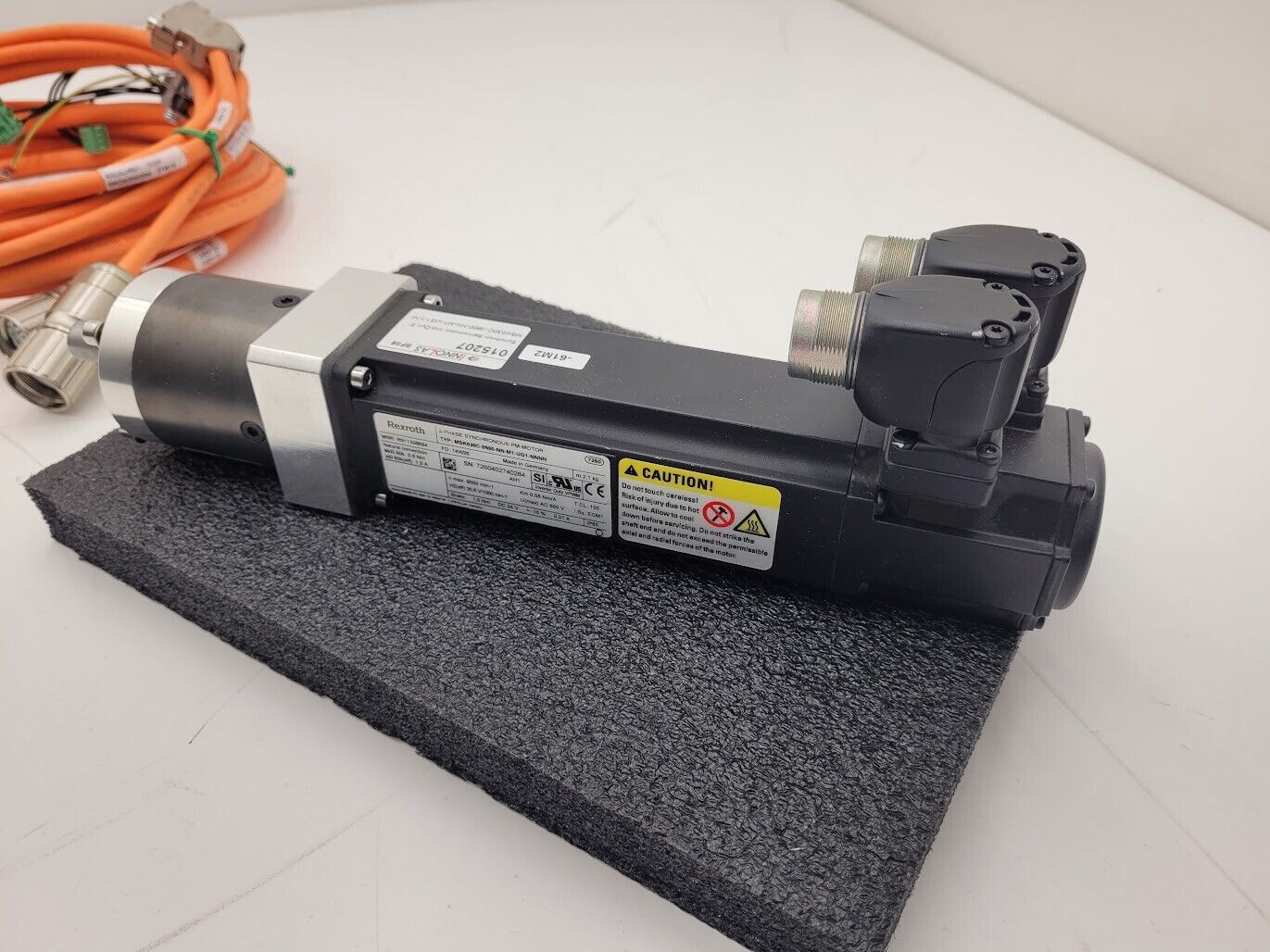 Rexroth 3 Phase 3PH Servo Motor MSK030C-0900-NN-M1-UG1-NNNN 1Nm w/ Cables