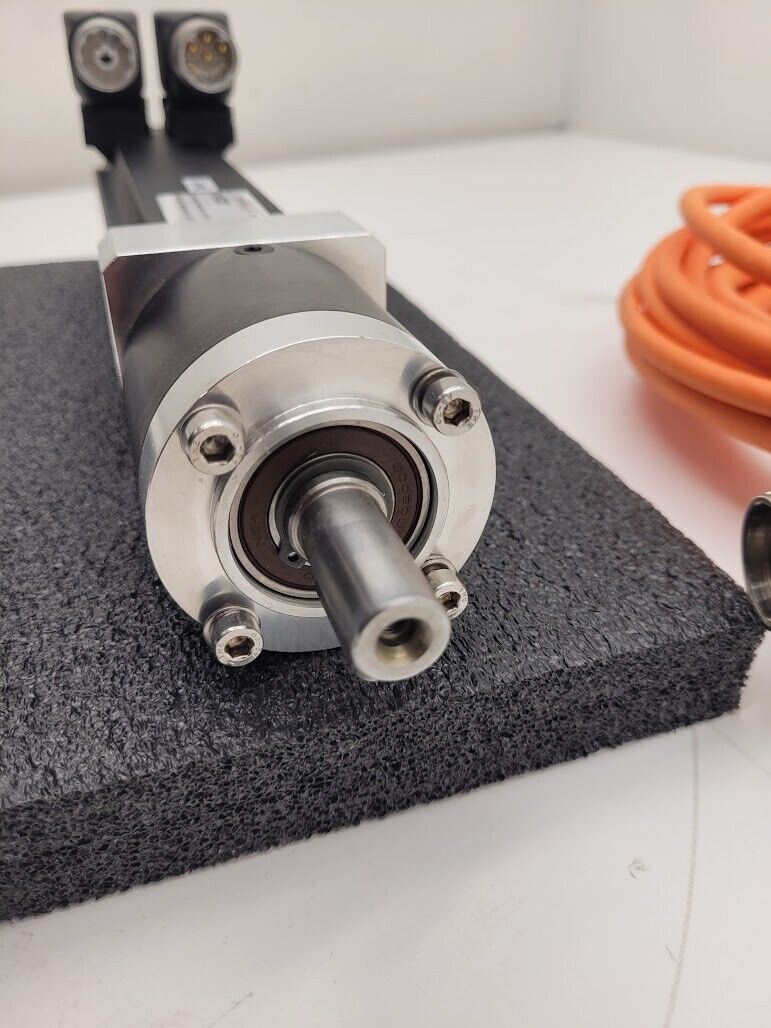 Rexroth 3 Phase 3PH Servo Motor MSK030C-0900-NN-M1-UG1-NNNN 1Nm w/ Cables