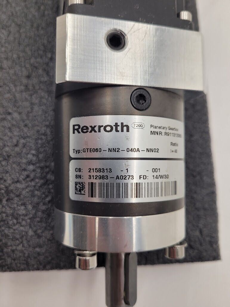 Rexroth 3 Phase 3PH Servo Motor MSK030C-0900-NN-M1-UG1-NNNN 1Nm w/ Cables