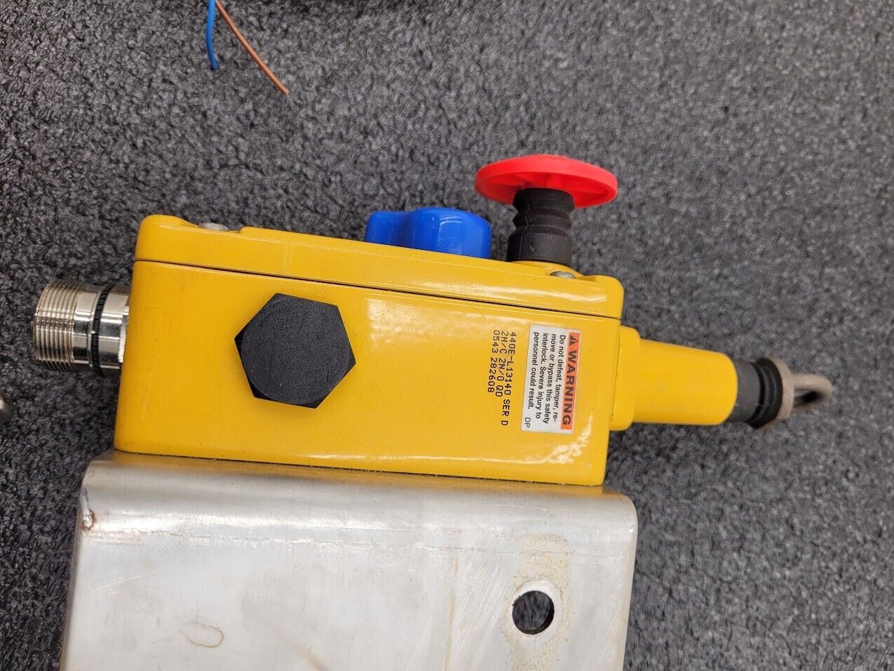 Allen Bradley 440E-L13140 Guardmaster Lifeline 4 Emergency Cable Pull Switch EMO