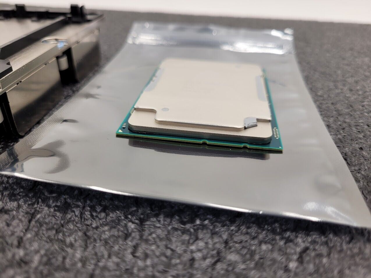 Intel Xeon Gold 6138T SR3J7 2.0 GHz 27.5 MB 20 Core LGA 3647 125W Working Pull