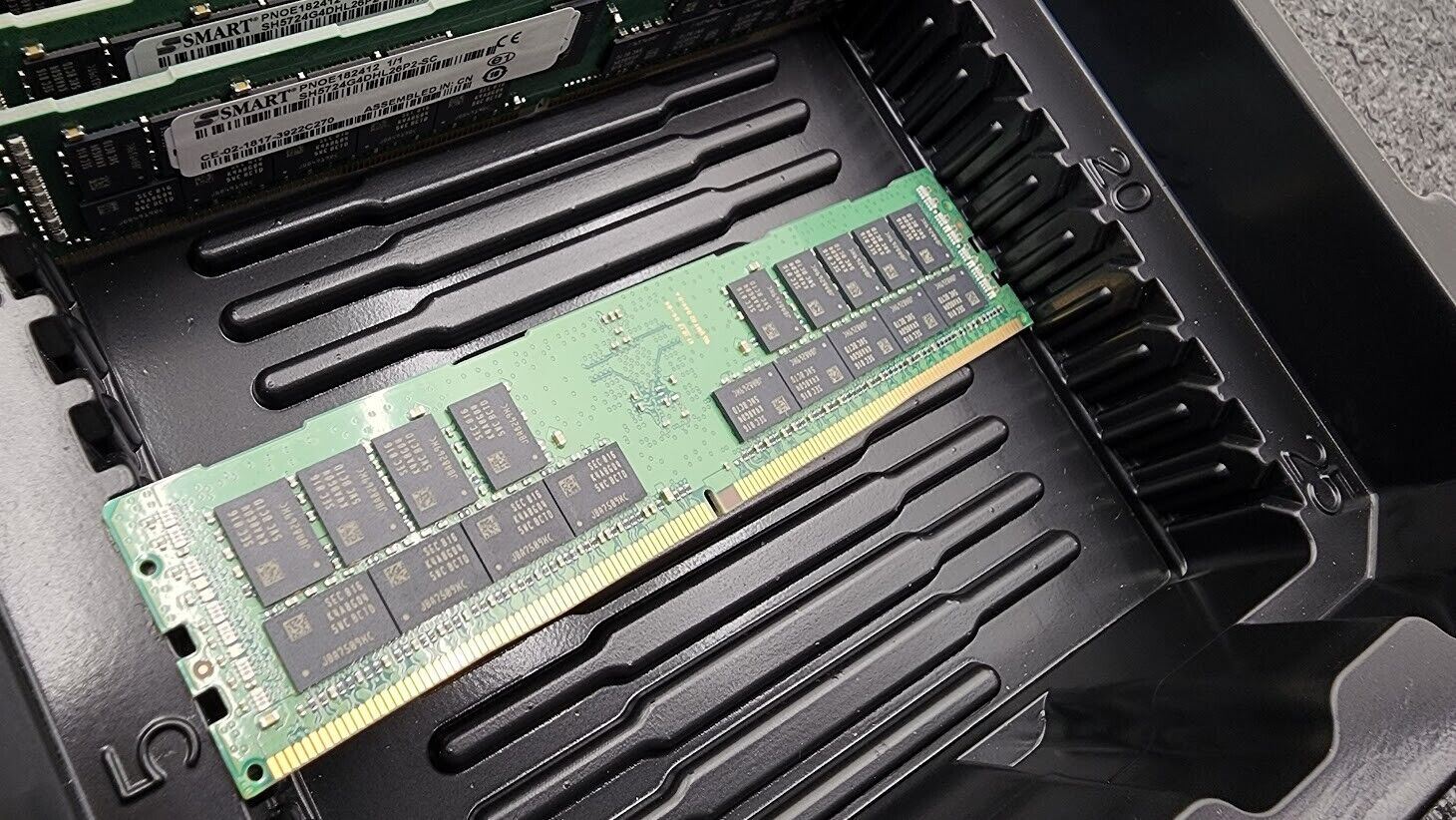 512Gb Samsung 16x 32GB DDR4 2666MHz RDIMM ECC REG RAM Memory M393A4K40CB2CTD7Q