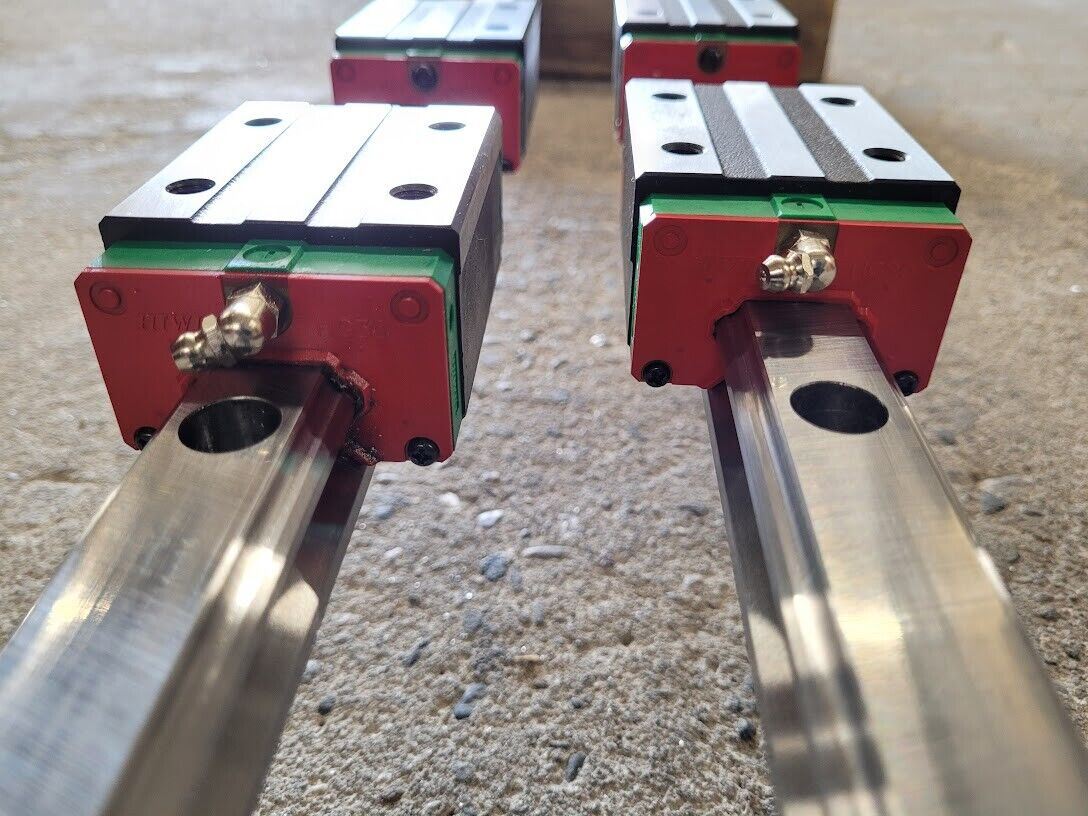 Hiwin HGR30C Linear Guide Rail HGR30 1800mm 4x HGH30CA-130FAT-1A Blocks