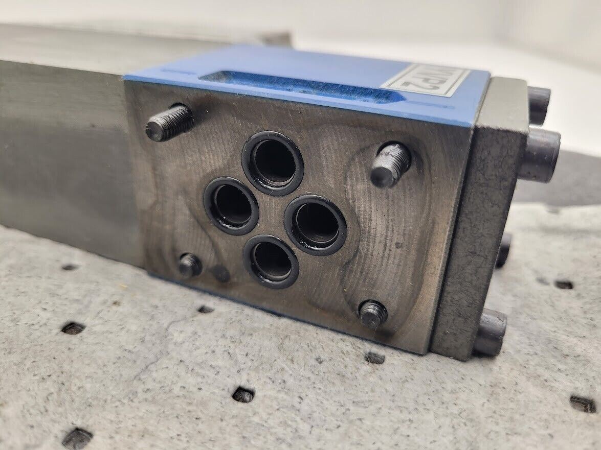 Rexroth Servo Proportional Hydraulic Valve 4WRPEH6C4B12L-20/G24K0/A1M 0811404611