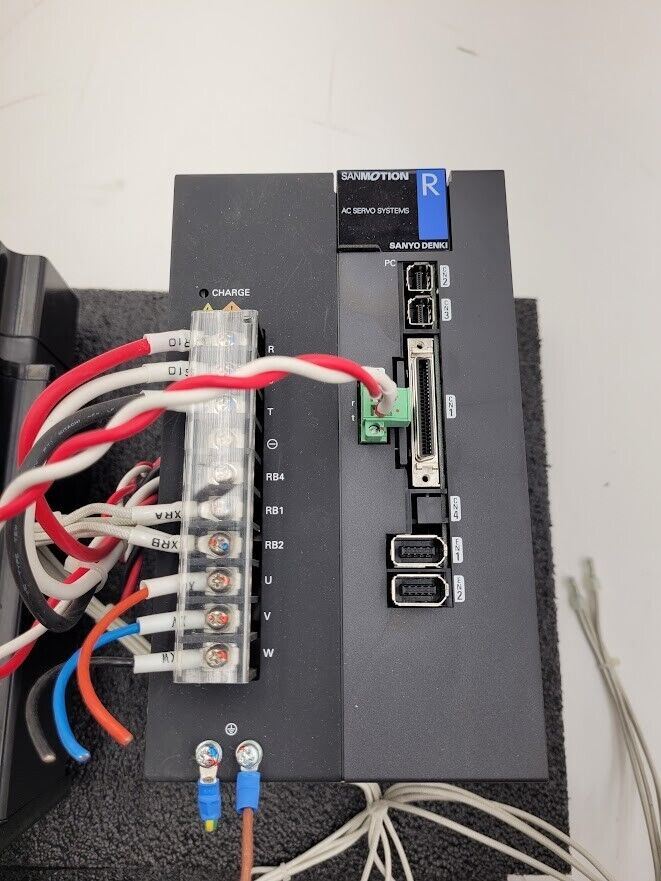 Sanyo Denki AC Servo Motor P20B13500HXSH6E and Servo Drive RS2A15AAAL002EB2PL1