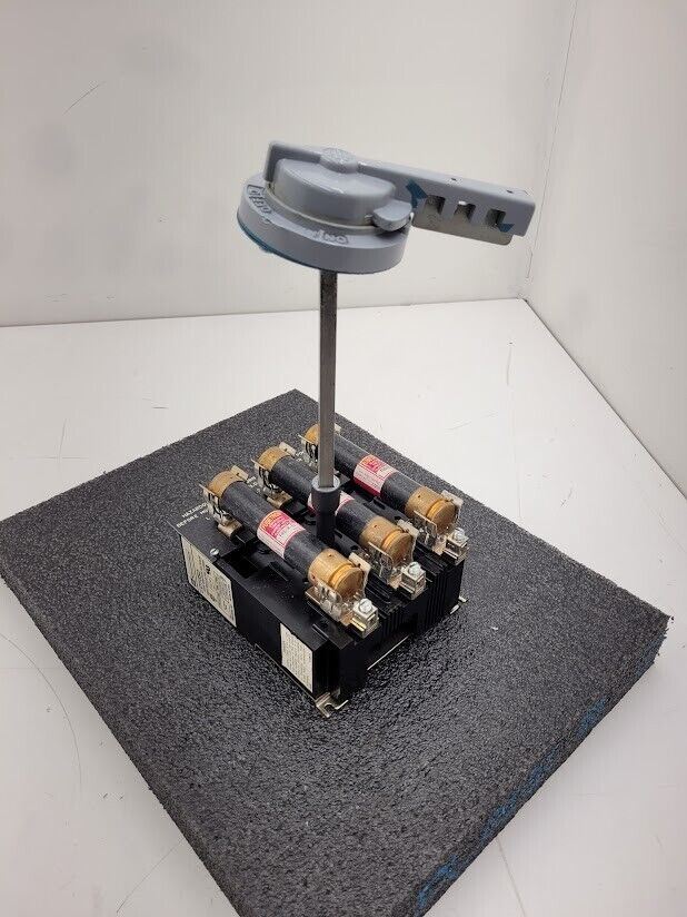 Telemecanique D10S2 Rotary Disconnect Switch With Handle 600VAC 3-Pole 50A 3PH