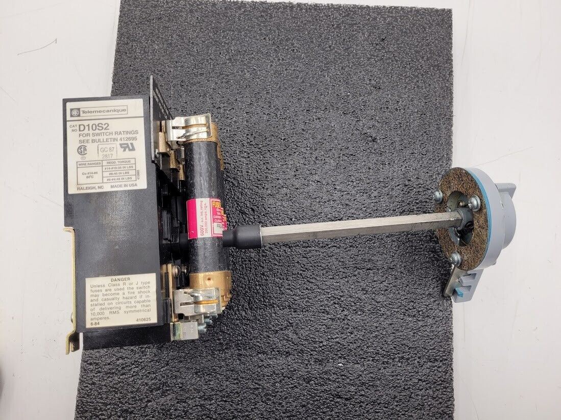 Telemecanique D10S2 Rotary Disconnect Switch With Handle 600VAC 3-Pole 50A 3PH