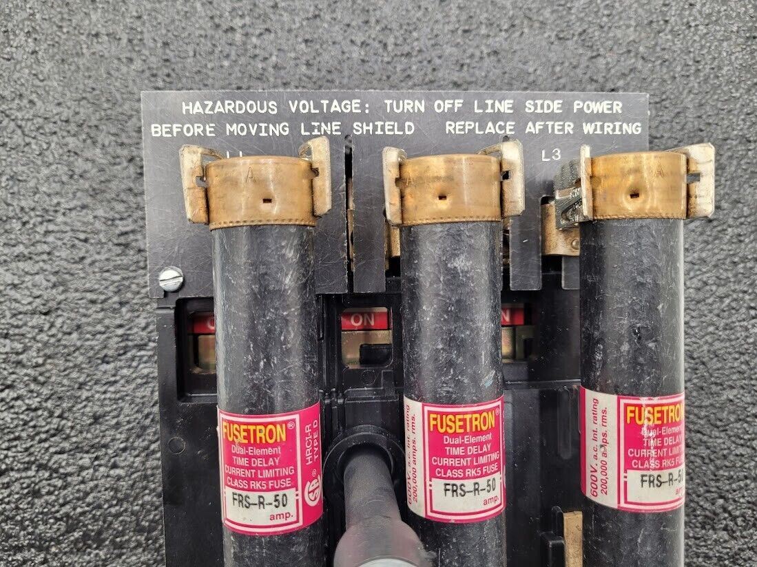 Telemecanique D10S2 Rotary Disconnect Switch With Handle 600VAC 3-Pole 50A 3PH