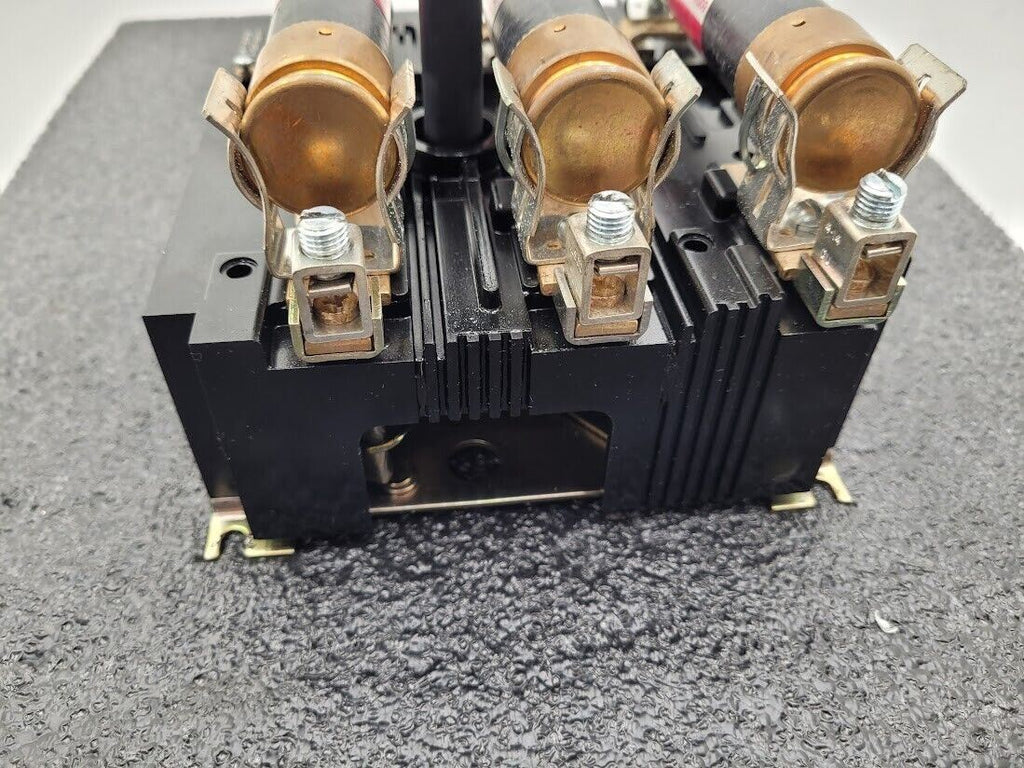 Telemecanique D10S2 Rotary Disconnect Switch With Handle 600VAC 3-Pole 50A 3PH