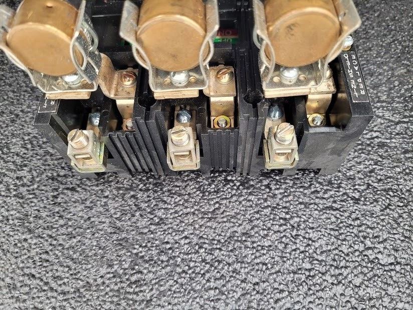 Telemecanique D10S2 Rotary Disconnect Switch With Handle 600VAC 3-Pole 50A 3PH