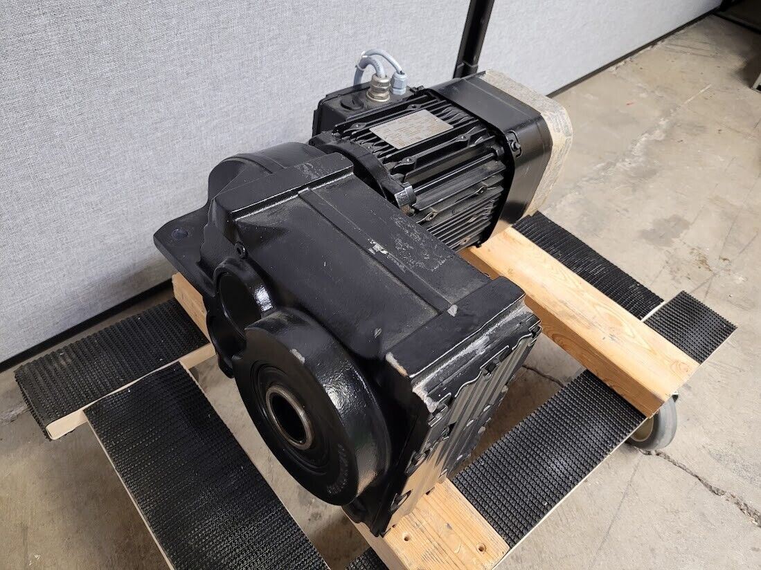 SEW Eurodrive 1.5kW Parallel Shaft Helical Gearmotor Hollow Shaft 1:50 Ratio