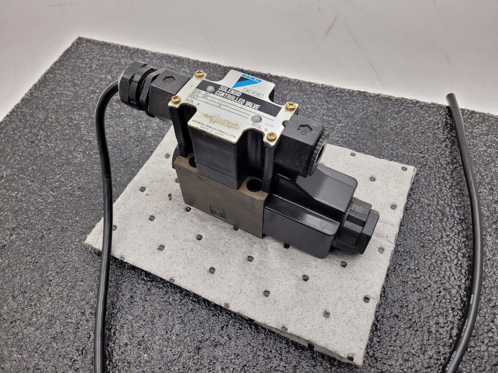 DAIKIN KSO-G02-2BA-30 KS0 AC100V 50/60Hz Solenoid Controlled Hydraulic Valve