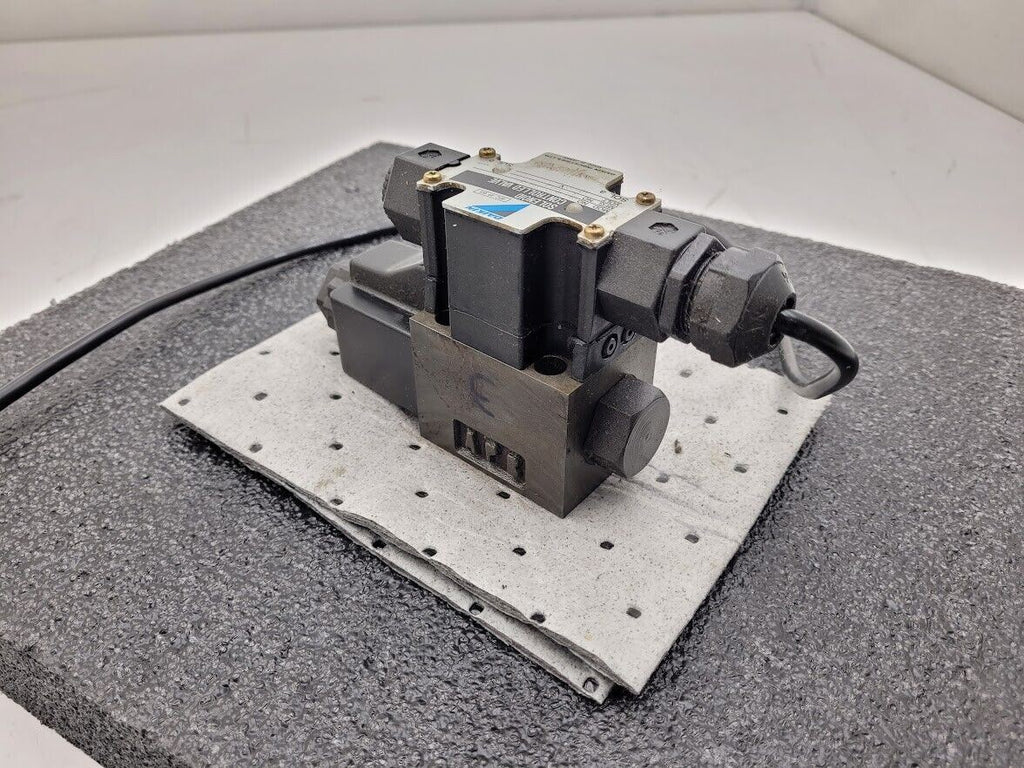 DAIKIN KSO-G02-2BA-30 KS0 AC100V 50/60Hz Solenoid Controlled Hydraulic Valve