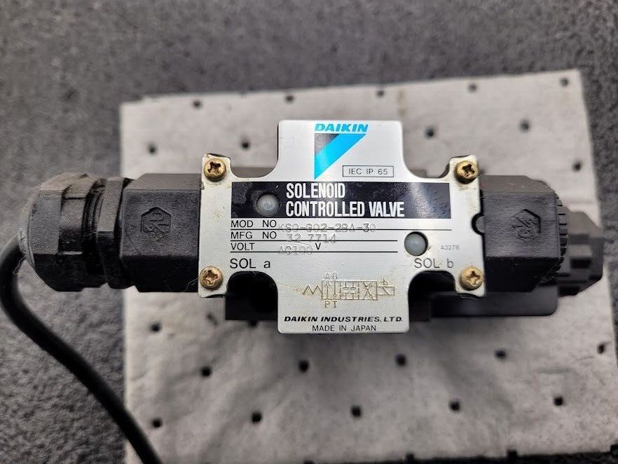 DAIKIN KSO-G02-2BA-30 KS0 AC100V 50/60Hz Solenoid Controlled Hydraulic Valve