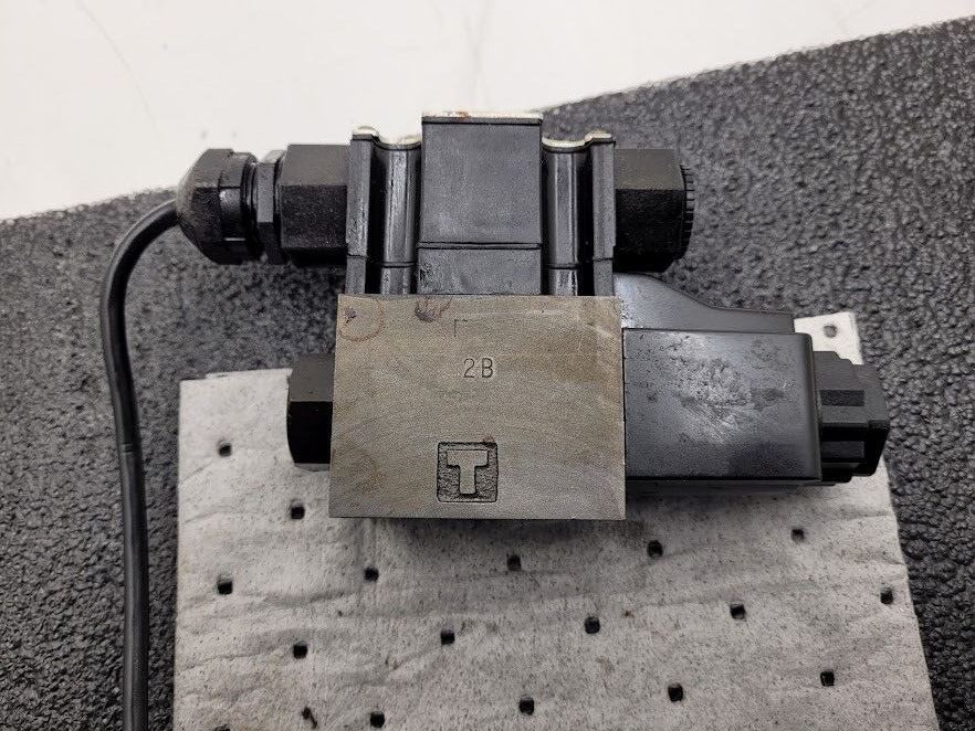 DAIKIN KSO-G02-2BA-30 KS0 AC100V 50/60Hz Solenoid Controlled Hydraulic Valve