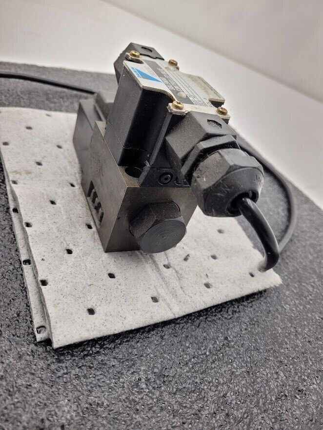 DAIKIN KSO-G02-2BA-30 KS0 AC100V 50/60Hz Solenoid Controlled Hydraulic Valve