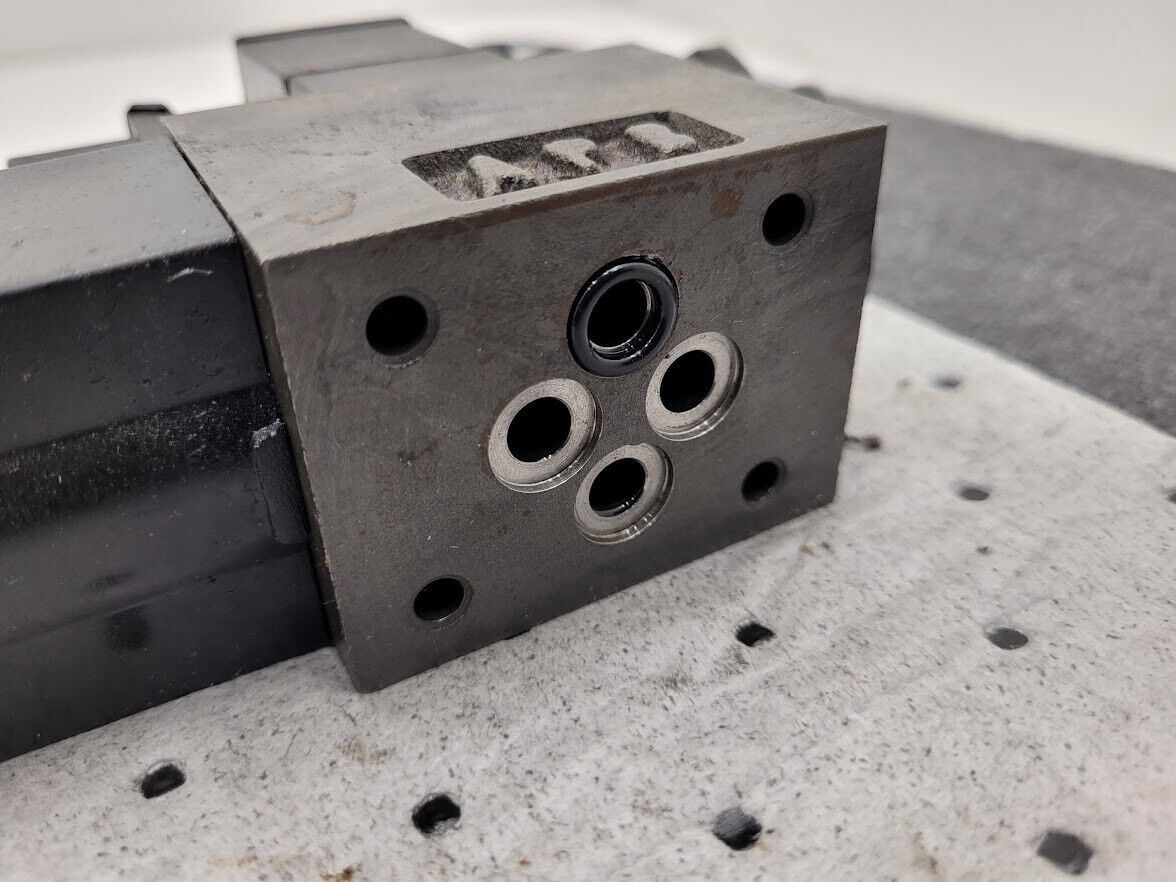 DAIKIN KSO-G02-2BA-30 KS0 AC100V 50/60Hz Solenoid Controlled Hydraulic Valve