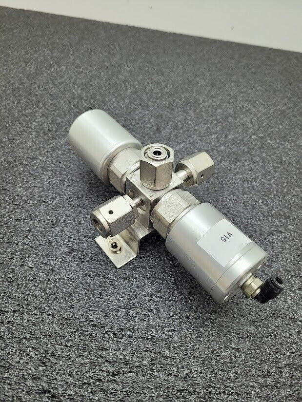 Swagelok Pneumatic Diaphragm Multi Valve Manifold 6LVV-P1D212P1-AB 1/4 M/F VCR