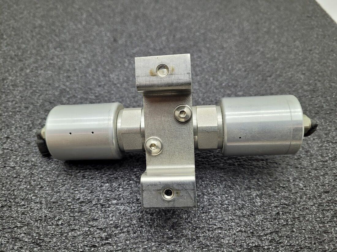 Swagelok Pneumatic Diaphragm Multi Valve Manifold 6LVV-P1D212P1-AB 1/4 M/F VCR