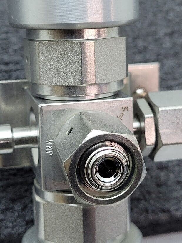 Swagelok Pneumatic Diaphragm Multi Valve Manifold 6LVV-P1D212P1-AB 1/4 M/F VCR