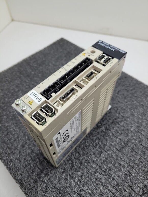 Yaskawa Servo Drive SGDS-02A12A SGDS-02A12A 200W 1 Phase Input 3 Phase Output