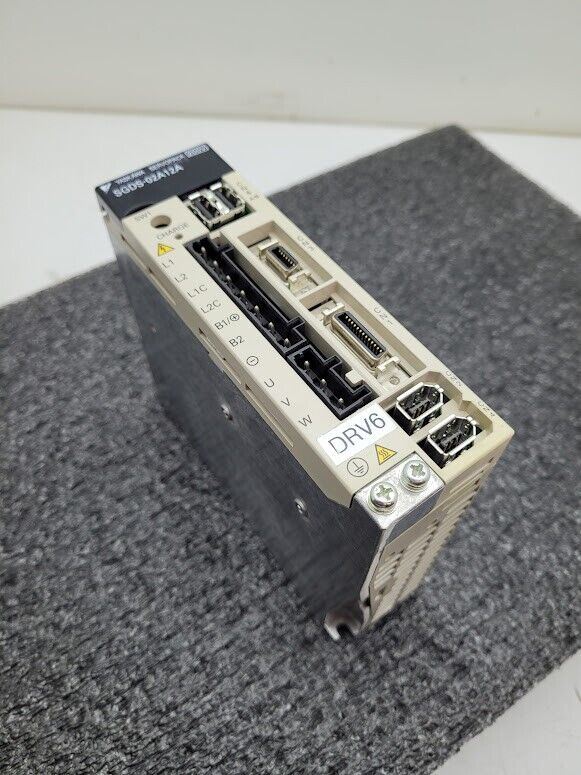 Yaskawa Servo Drive SGDS-02A12A SGDS-02A12A 200W 1 Phase Input 3 Phase Output