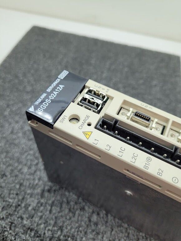 Yaskawa Servo Drive SGDS-02A12A SGDS-02A12A 200W 1 Phase Input 3 Phase Output