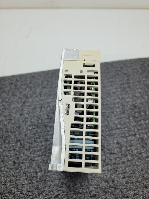 Yaskawa Servo Drive SGDS-02A12A SGDS-02A12A 200W 1 Phase Input 3 Phase Output