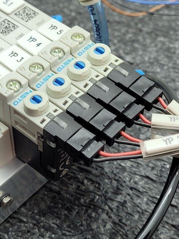 Festo Pneumatic 4 Valve Solenoid Block 3S7PLX3100H 24VDC w/ Pressure Sensor