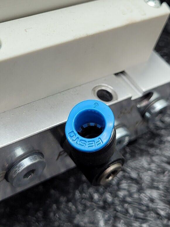 Festo Pneumatic 4 Valve Solenoid Block 3S7PLX3100H 24VDC w/ Pressure Sensor