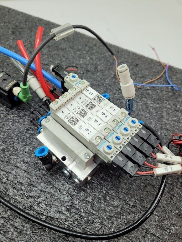 Festo Pneumatic 4 Valve Solenoid Block 3S7PLX3100H 24VDC w/ Pressure Sensor