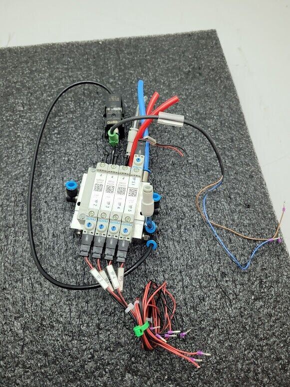 Festo Pneumatic 4 Valve Solenoid Block 3S7PLX3100H 24VDC w/ Pressure Sensor