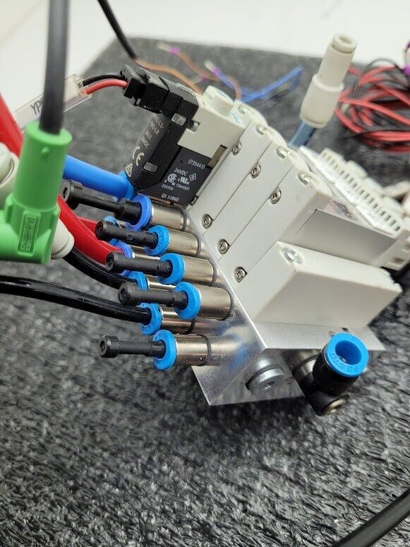 Festo Pneumatic 4 Valve Solenoid Block 3S7PLX3100H 24VDC w/ Pressure Sensor