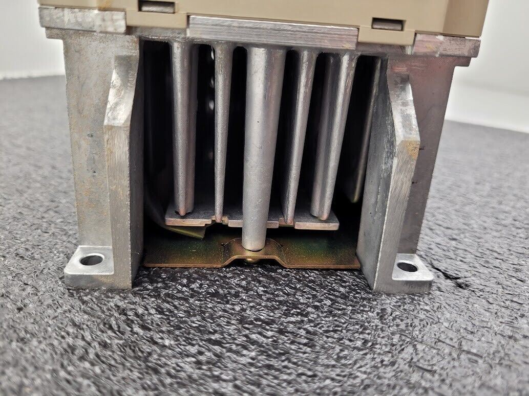Yaskawa ServoPack Servo Motor Drive SGDB-10VD 1HP SCM Tech 80