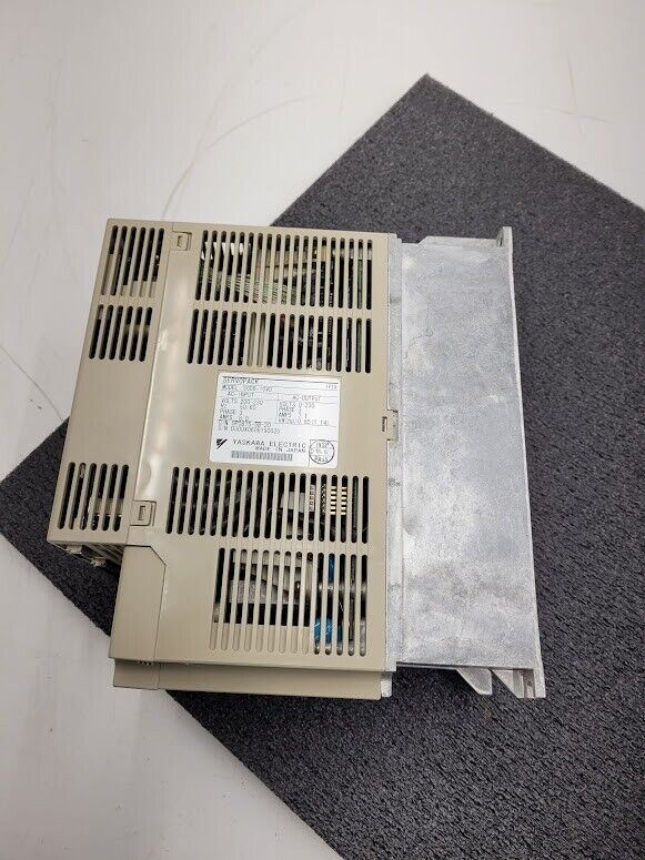 Yaskawa ServoPack Servo Motor Drive SGDB-10VD 1HP SCM Tech 80